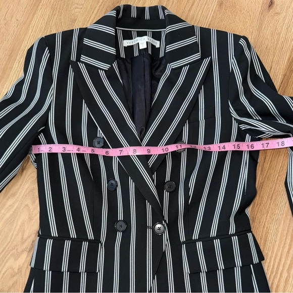 Veronica Beard $650 Miller Dickey Blazer Jacket Pinstripe Black White Size 2 - Picture 5 of 12
